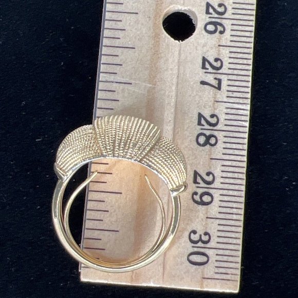 Womens Avon Ring Size 7 Gold Tone knot Jewelry - Picture 8 of 9